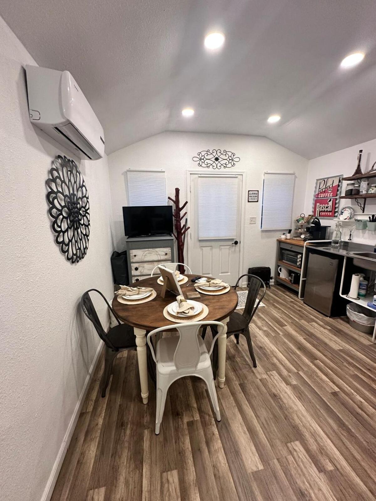 Tiny House - Our Little Piece Of Paradise Lakehills 외부 사진