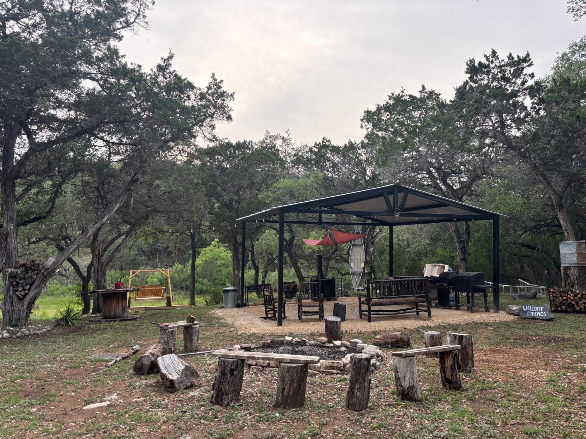 Tiny House - Our Little Piece Of Paradise Lakehills 외부 사진